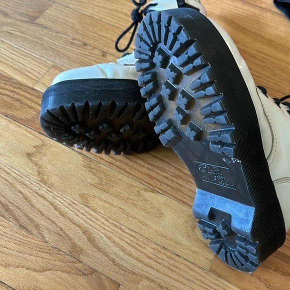 Dr Martens sz 6 white Jadon patent leather lace up boots w/ slight platform sole - Picture 8 of 8